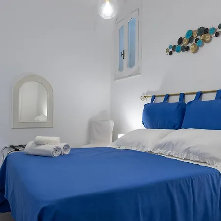 Casa Flavia, Center